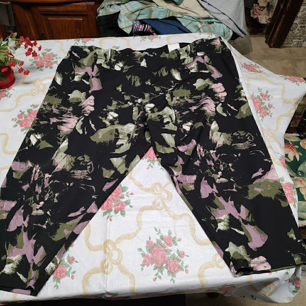 New Avenue Leisure Black Green Purple Capri Leggings Size Women's 30/32